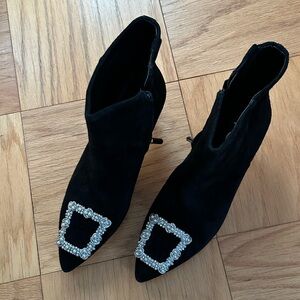 NWOT SAM EDELMAN Elegant Black Ankle Boots with Pearl Embellishments